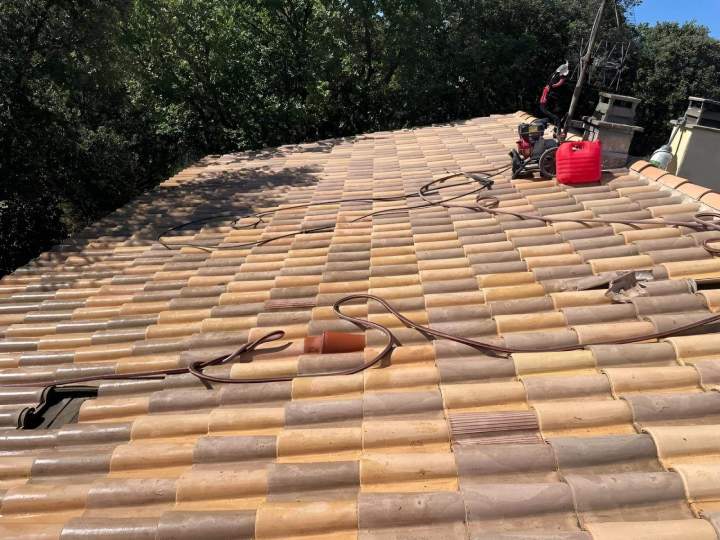 Rénovation toiture en cours Grignan