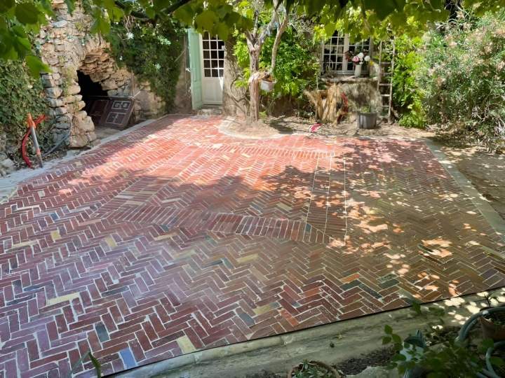 Aménagement pavés terrasse en briques rouges Grignan